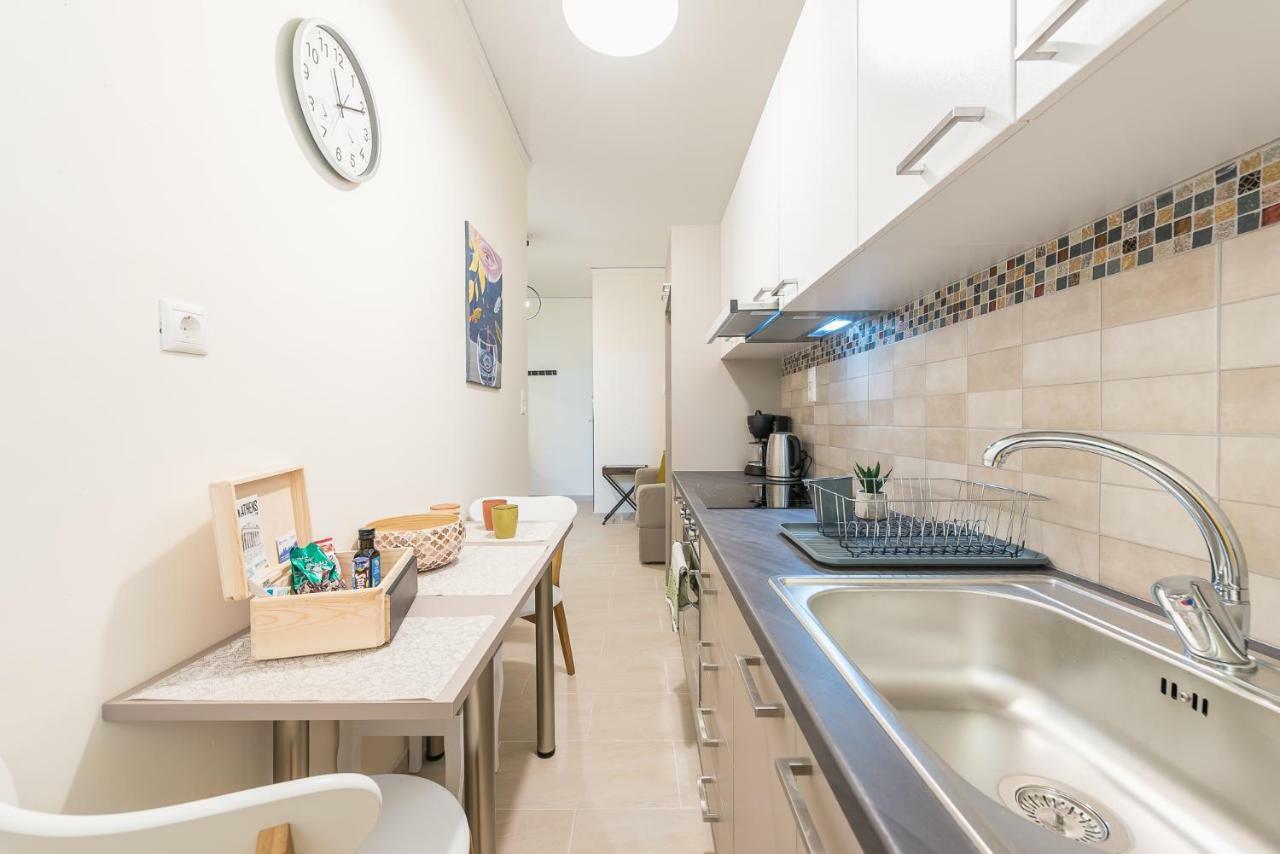 Stylish Kerameikos Apartment By Cloudkeys アテネ エクステリア 写真