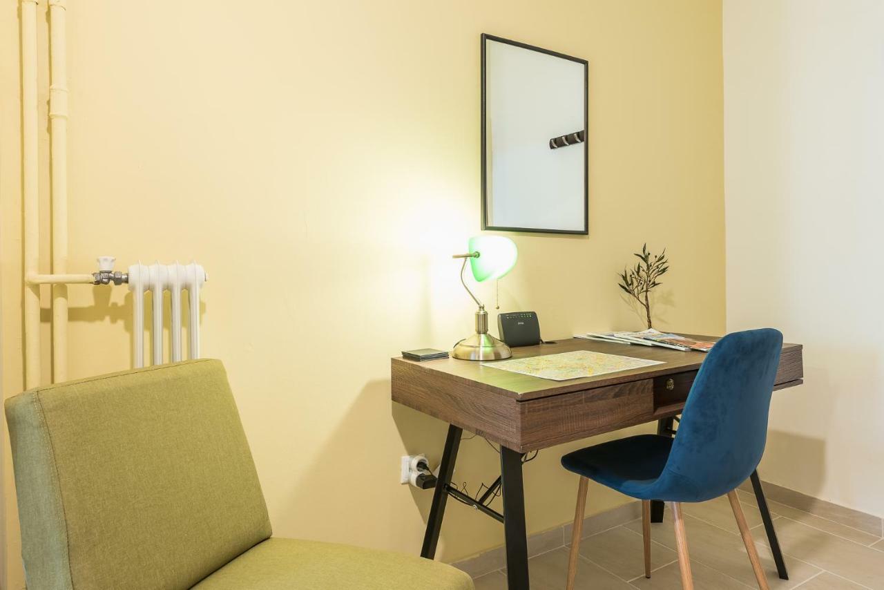 Stylish Kerameikos Apartment By Cloudkeys アテネ エクステリア 写真
